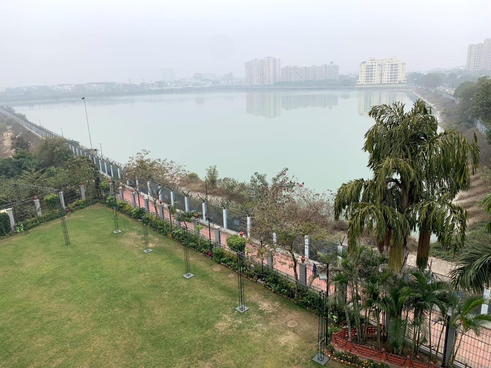Hotel Lake View Grand Lakhnaú Exteriér fotografie